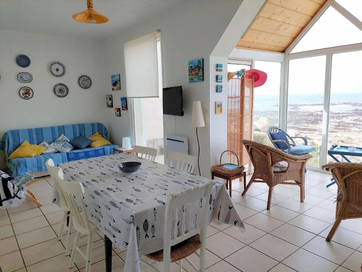 The Sea At Your Doorstep, 180° Panoramic View, Plouescat Holiday home