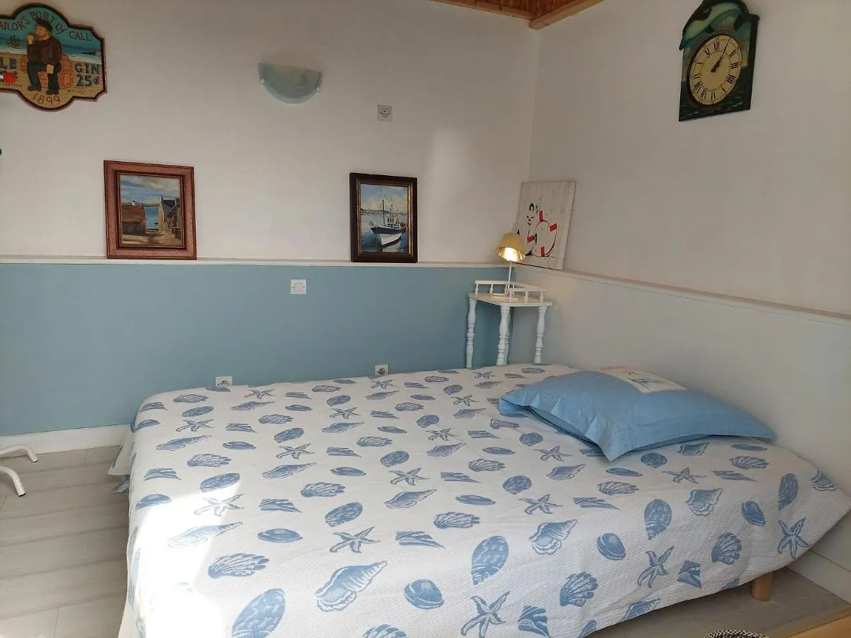 The Sea At Your Doorstep, 180° Panoramic View, Plouescat Holiday home