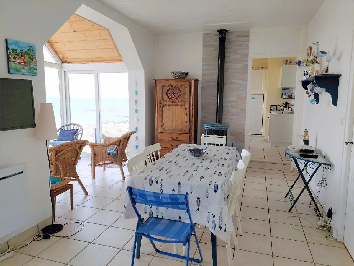 Holiday home The Sea At Your Doorstep, 180° Panoramic View, Plouescat France